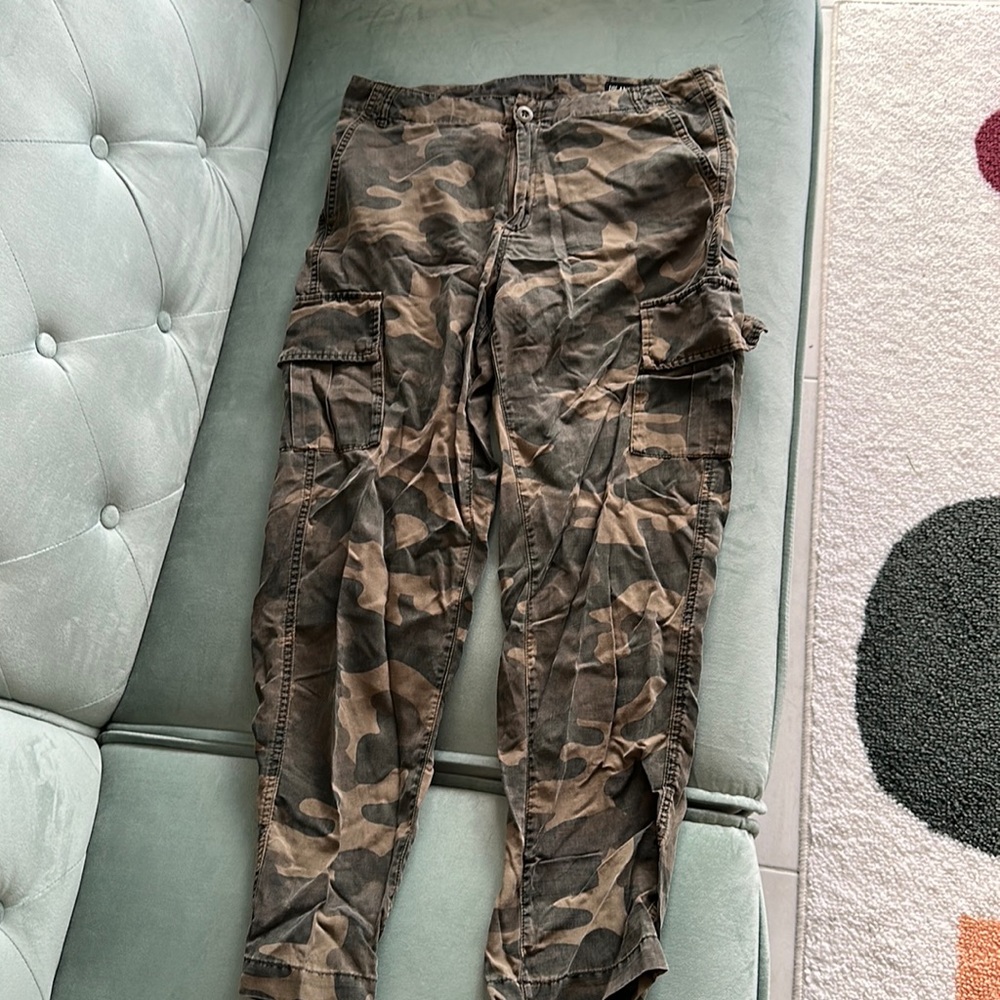 Blank NYC camo cargo pants size 26